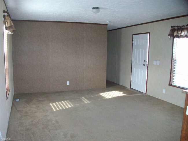 Building Photo - 818 W Shakespeare Ave