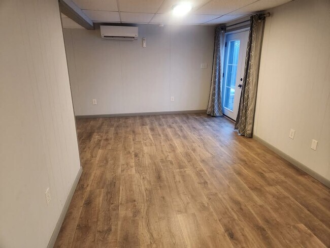 Foto del edificio - 245 Bishops Glen Dr