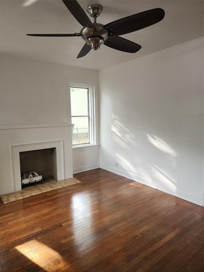 Building Photo - 1704 Dexter St
