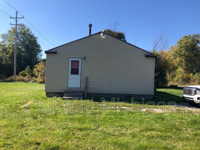 1086 E Klein St, Mount Morris, MI 48458 House Rental in Mount Morris