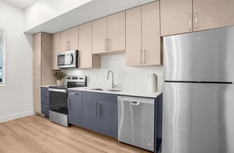 Building Photo - Alta Vue