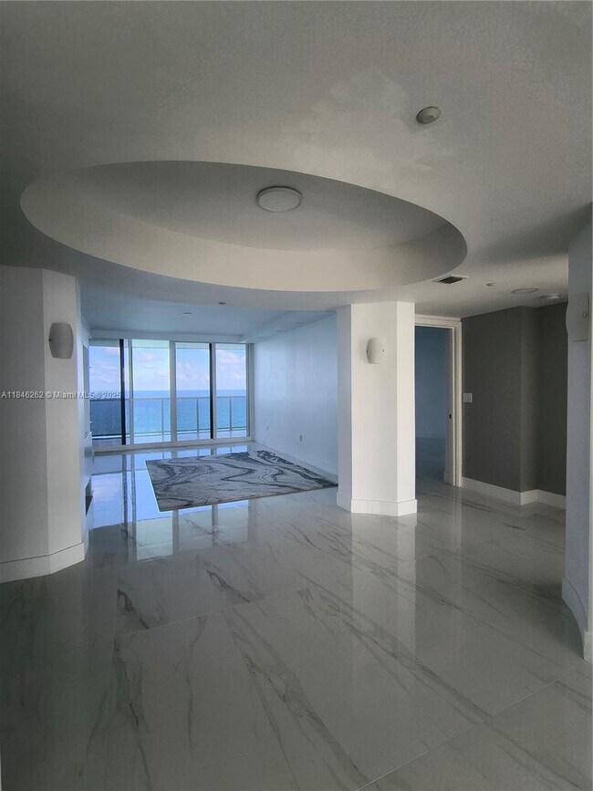 Foto del edificio - 19111 Collins Ave