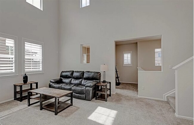 Foto del edificio - 9420 Loggia St