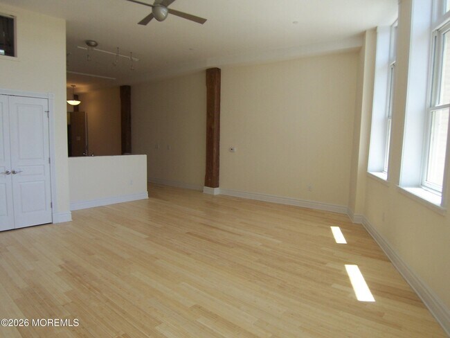 Foto del edificio - 300 Emory St