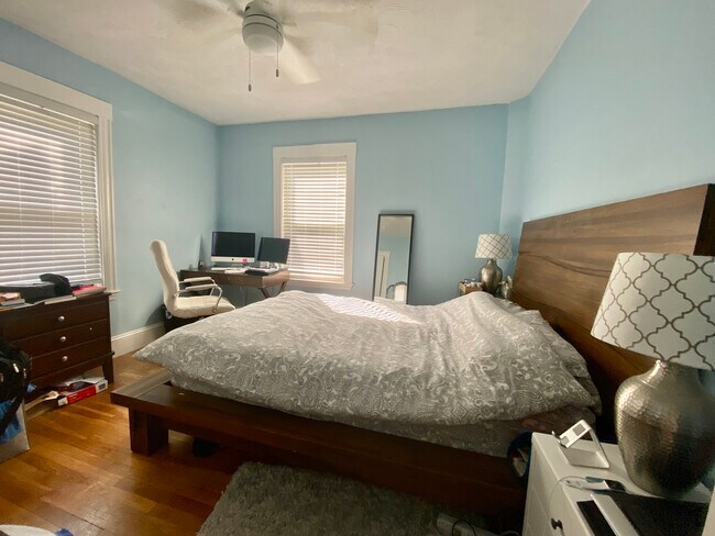 Foto del edificio - 1446 Centre St