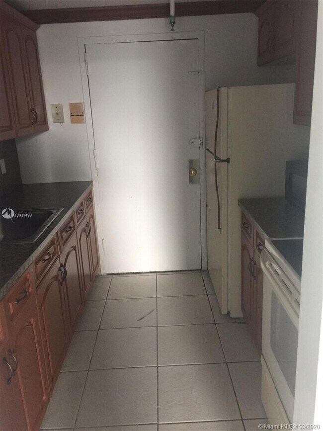 Foto del edificio - 2075 NE 164th St