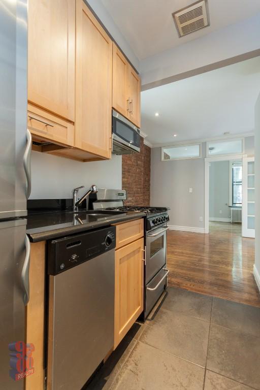 Photo - 95 Perry St