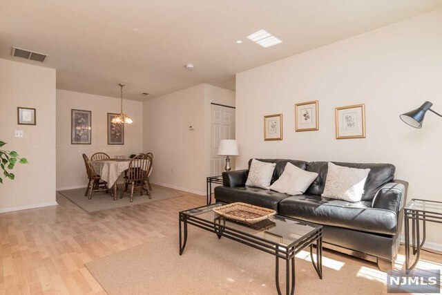 Foto del edificio - 1107 Coventry Way