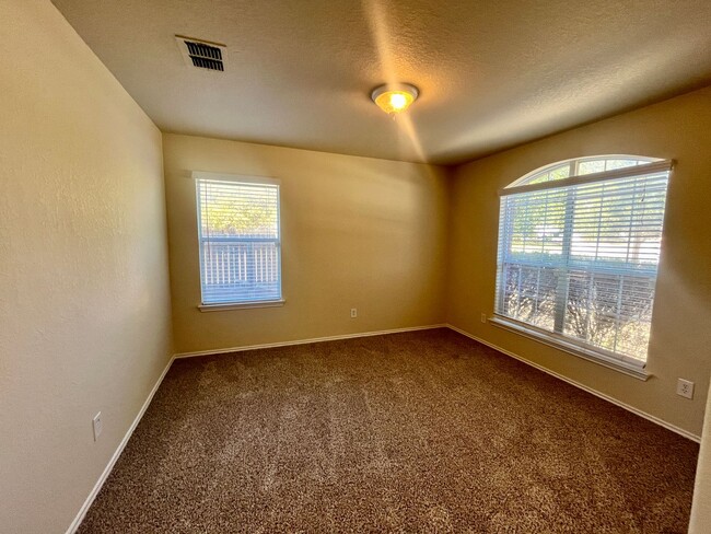 Building Photo - **Freshly Painted~ Easy access to 1604 and...