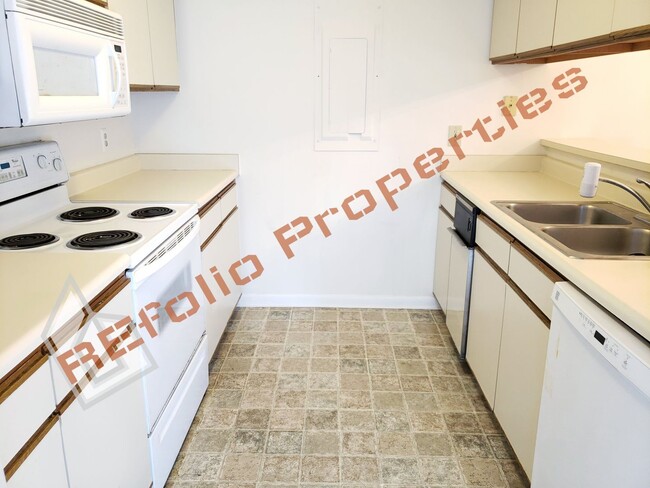Building Photo - 143 Brookberry Cir