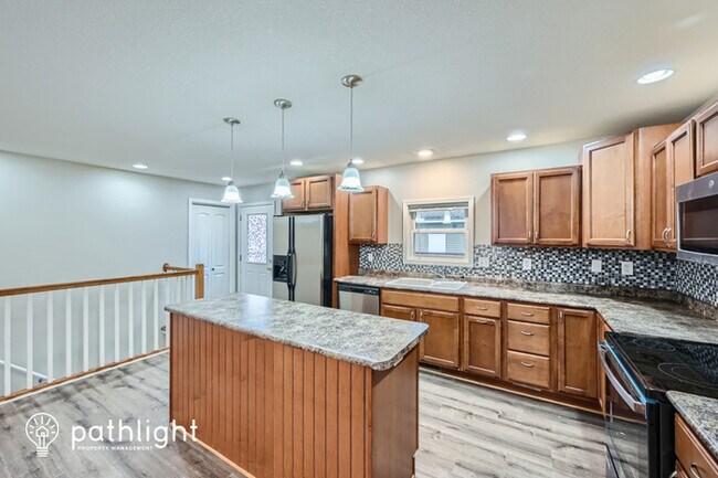 Building Photo - 601 Glenbrook Avenue North, Oakdale, MN, 5...