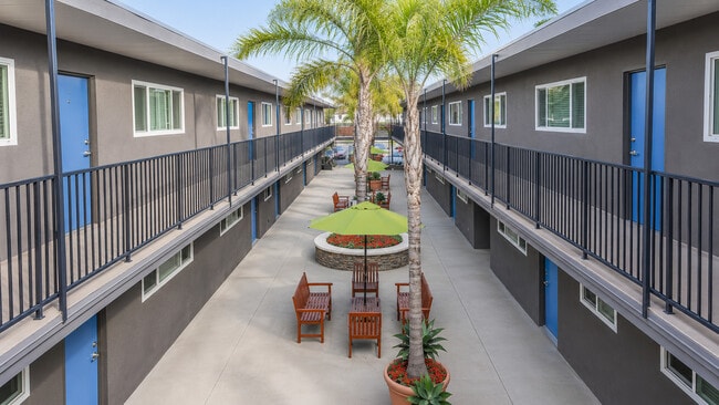 Seville Courtyard - Capri Apartments at Isla Vista