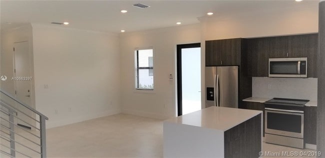 Building Photo - 10624 SW 118th Pl