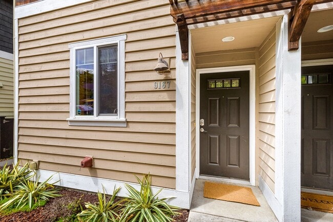 Building Photo - Spacious Wedgewood 2 Bedroom Cottage Townhome