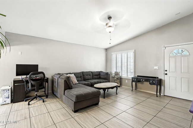 Building Photo - 12136 Middle Frk