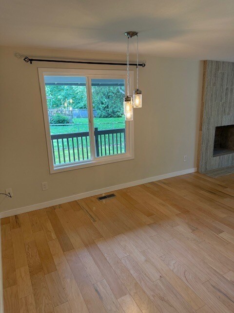 Foto del edificio - RARE FIND! 5 Bedroom Rambler with Fenced i...