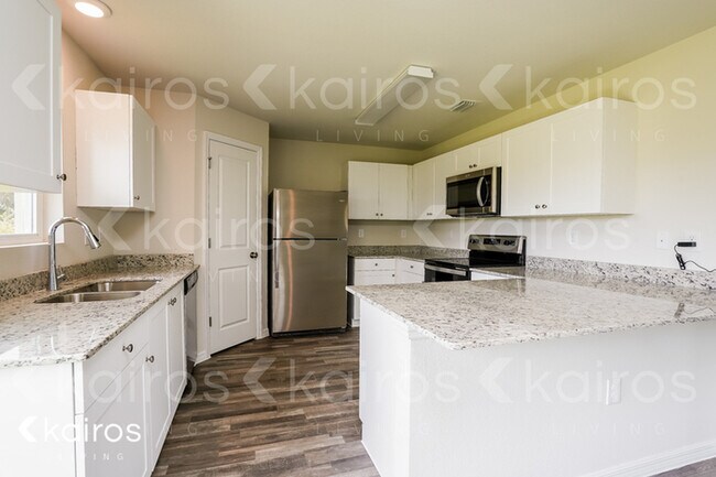 Building Photo - 1240 Hillburn St E