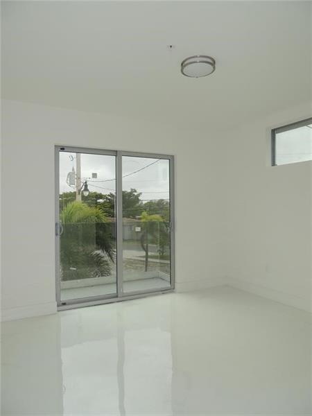 Foto del edificio - 520 Foster Rd