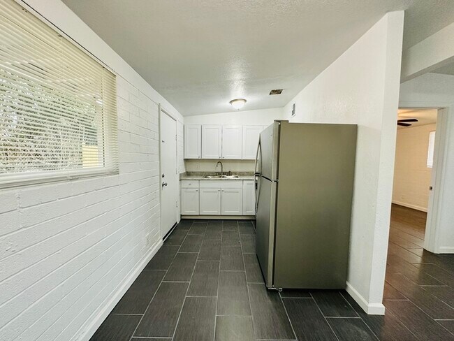 Building Photo - If you are looking for a cottage style 1 b...