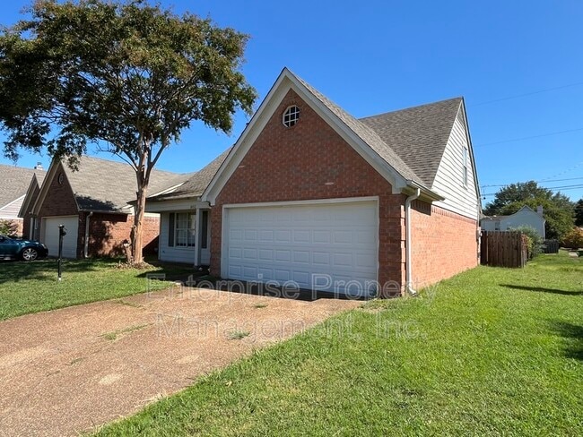 Building Photo - 8452 Creek Front Dr