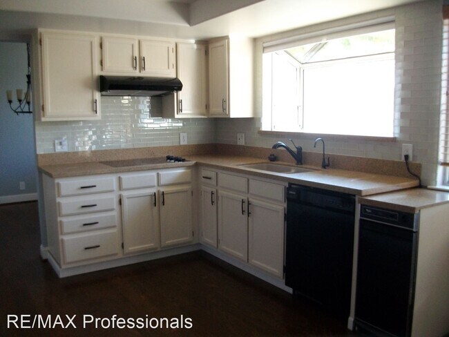 Building Photo - 4 br, 3 bath House - 941 Railborne Ct.