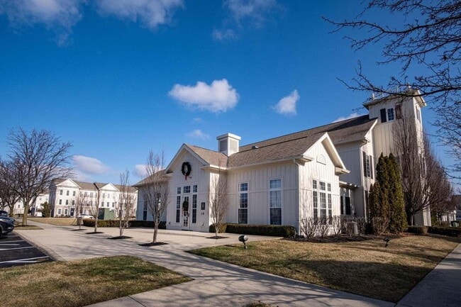 Building Photo - 5286 Royal Arch Casca Dr