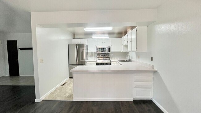 Building Photo - 6951 W 87th Way