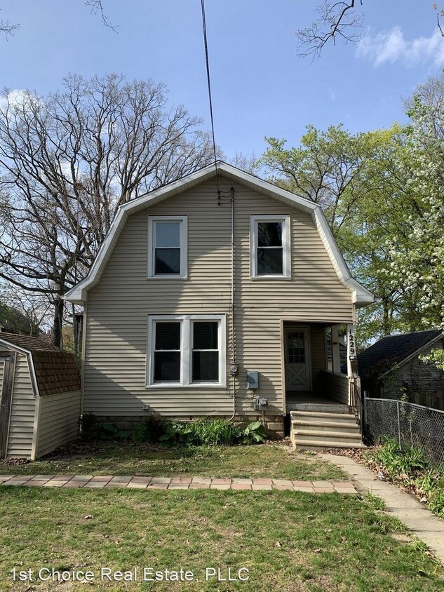 Foto principal - 2 br, 1 bath House - 1229 Bement St.