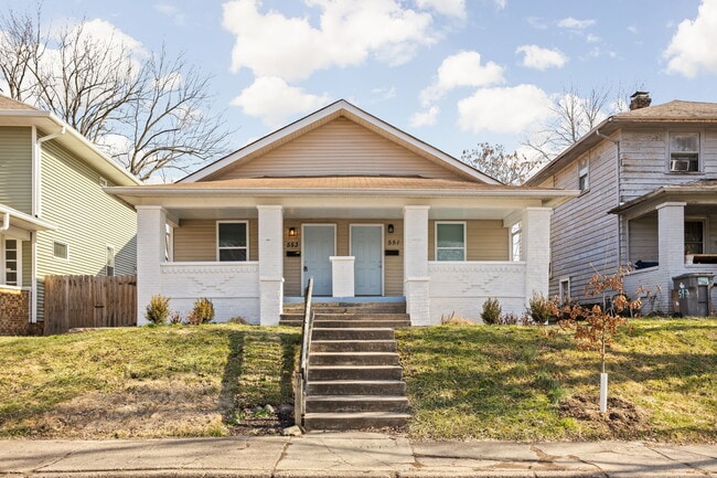 Building Photo - 553 N Oakland Ave