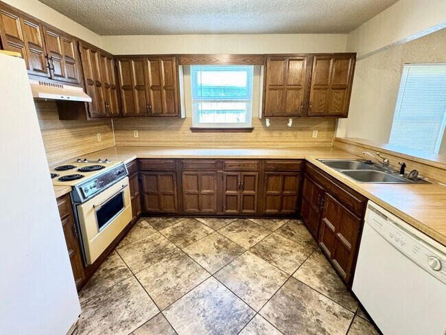 Foto del edificio - 8109 N 117th E Ave