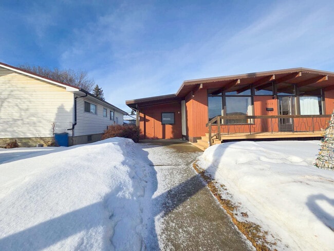 Photo du bâtiment - 8820 Meadowlark Rd NW