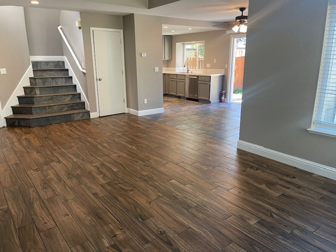 Foto principal - COMING SOON! Beautiful Home with Stunning ...