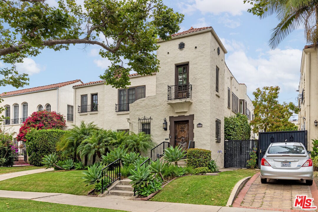 Foto principal - 235 S Orange Dr