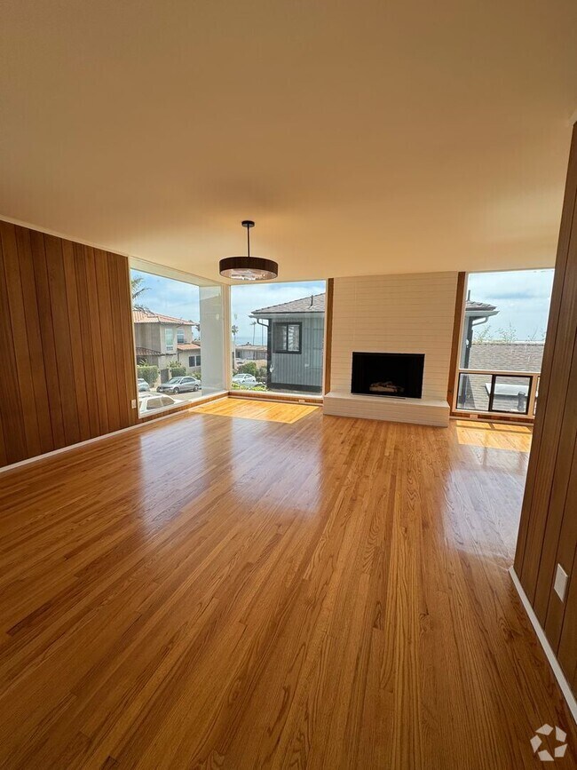 Building Photo - 308 Palomar Ave