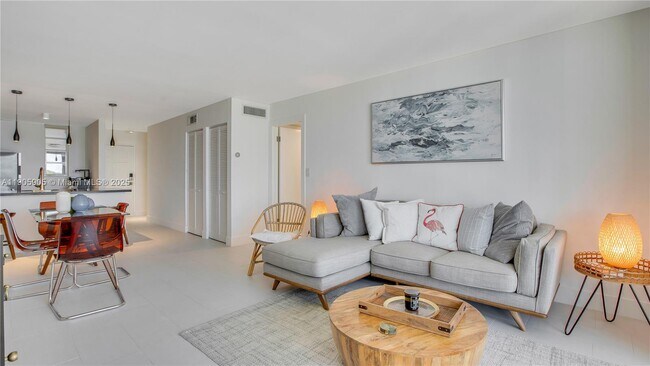 Foto del edificio - 750 NE 64th St