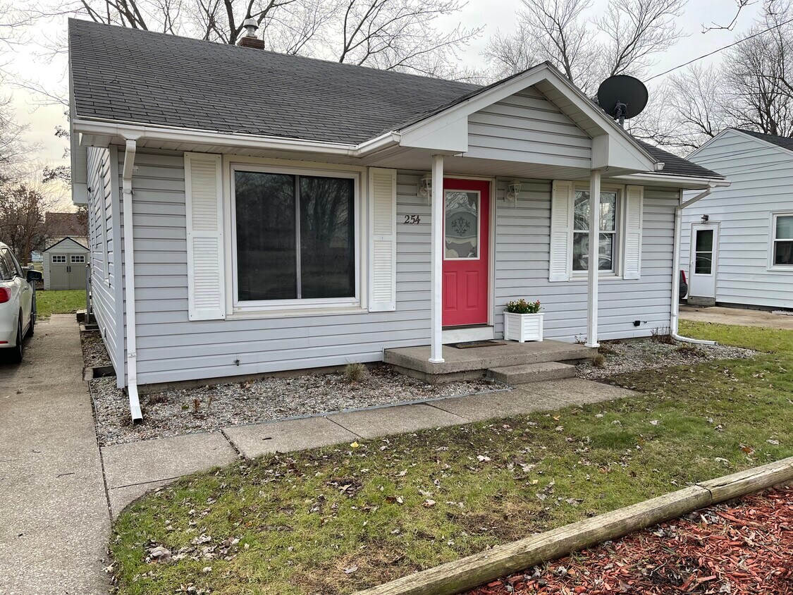 Primary Photo - 254 41st St SW
