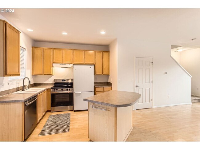 Foto del edificio - Charming Two-Story Home with Open Layout, ...