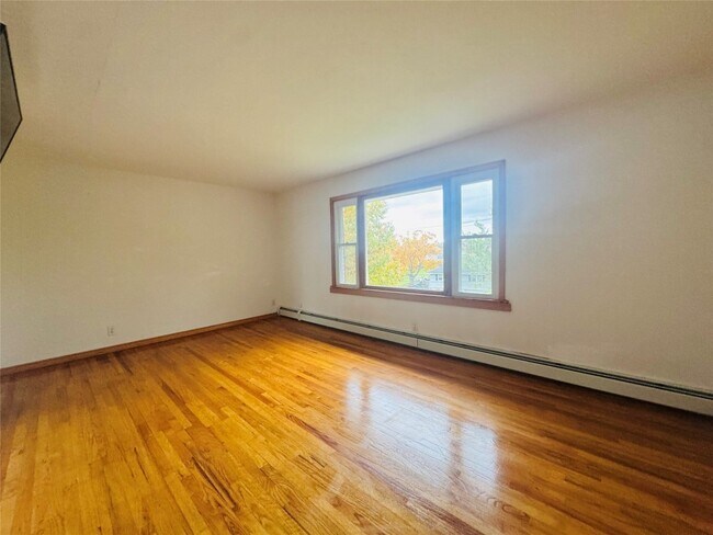 Foto del edificio - 300 Rano Blvd