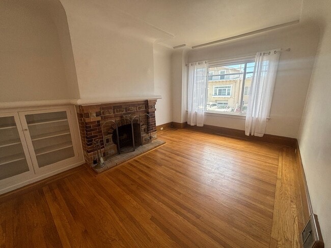 Building Photo - Single Family Home in Mission Terrace