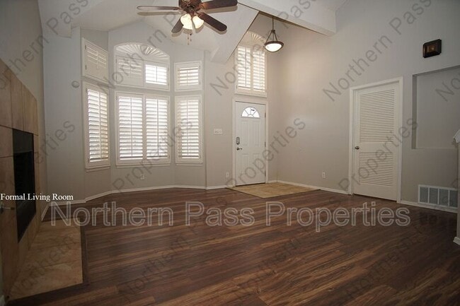 Building Photo - 10932 Acoma St