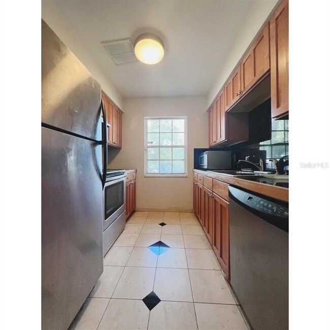 Building Photo - 515 S Hyer Ave