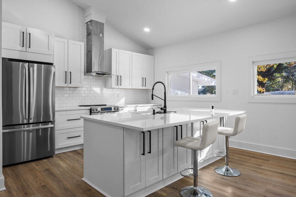 Foto principal - 8625 Cedarbrook Dr