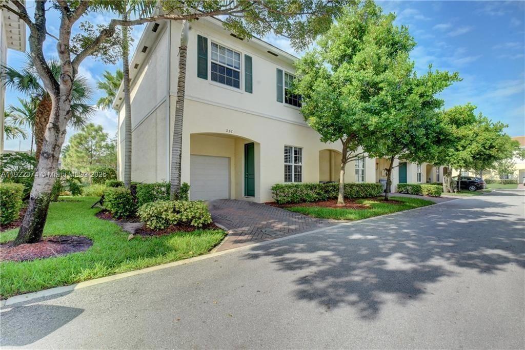 Foto principal - 256 SW 6th Ct