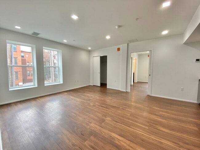 Interior Photo - 9 E. Mount Royal