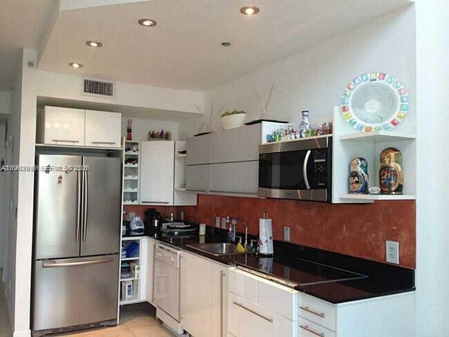 Foto del edificio - 690 SW 1st Ct