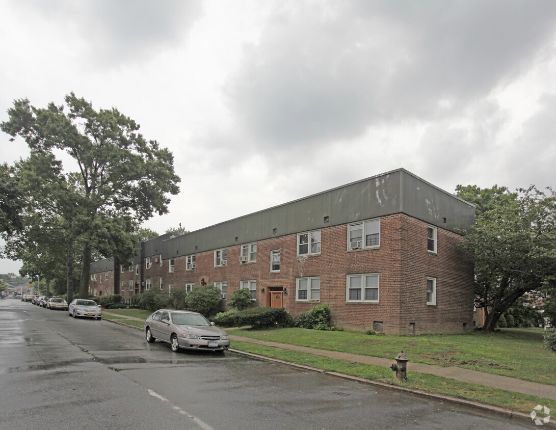Primary Photo - 28-06-28-26 172nd St