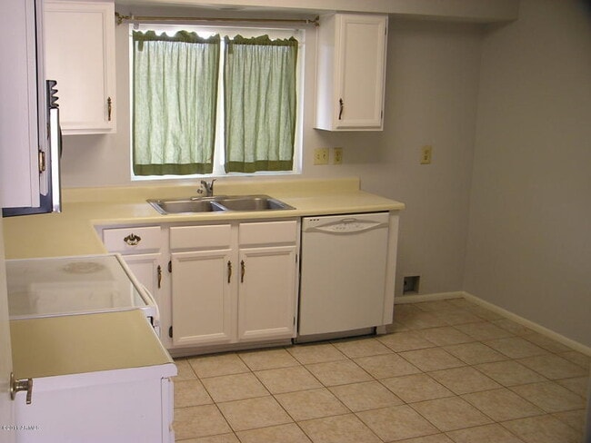 Building Photo - HOA Free, 3 Bed with Desert Landscaping and RV Gate!