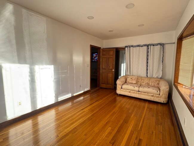 Building Photo - 40 Belmont St