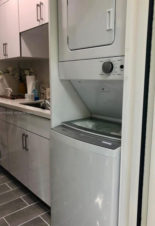 Foto del edificio - 1021 Michigan Ave