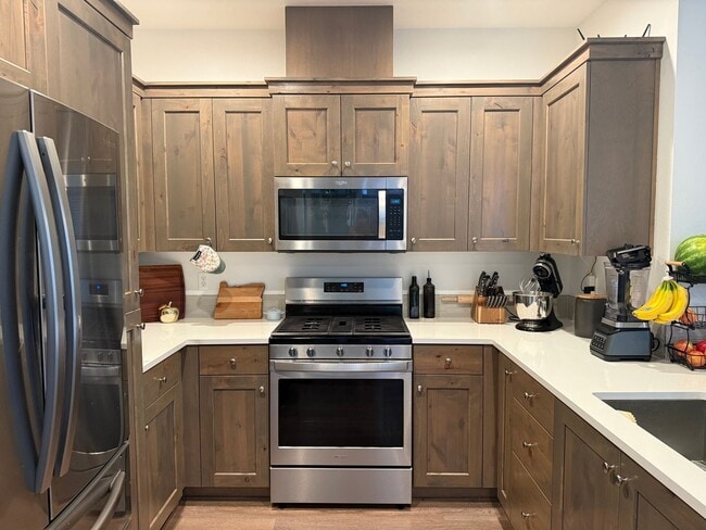 Building Photo - Beautiful 3 Bed/2.5 Bath Townhome - NE Bend